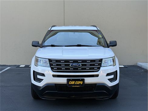 Used 2017 Ford Explorer FWD image 2