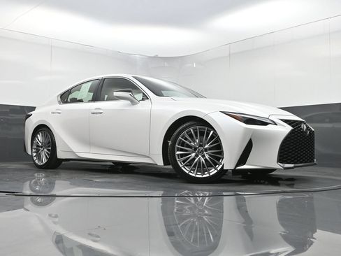 Used 2024 Lexus IS 300 w/ Premium Package RWD image 23