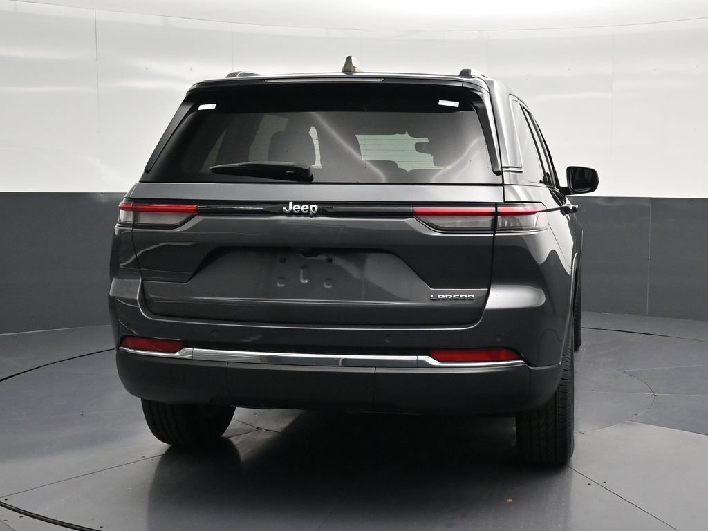 Used 2023 Jeep Grand Cherokee Laredo RWD image 2