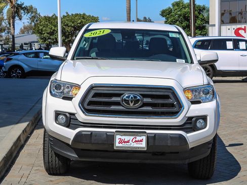 Certified 2021 Toyota Tacoma SR5 AWD/4WD image 2