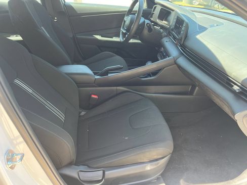 Certified 2025 Hyundai Elantra Sport FWD image 12