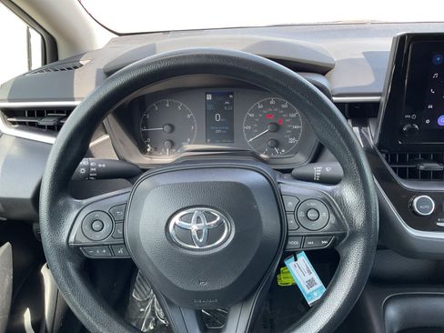 Used 2025 Toyota Corolla LE FWD image 11
