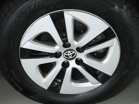 Certified 2018 Toyota Prius Two image 10
