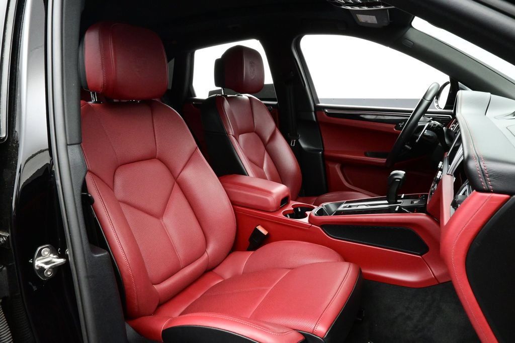 Certified 2023 Porsche Macan S AWD/4WD image 17