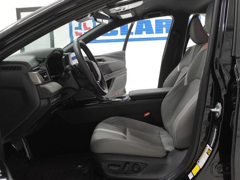 Used 2025 Toyota Camry SE FWD image 13