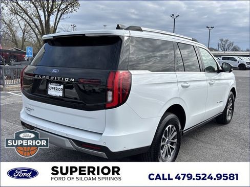 Used 2025 Ford Expedition Platinum image 3