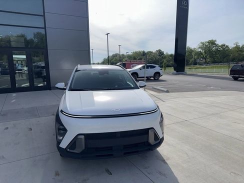 Used 2024 Hyundai Kona SEL w/ Convenience Package AWD/4WD image 2
