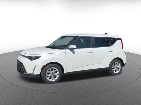 Used 2025 Kia Soul LX w/ LX Technology Package FWD image 7