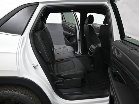 New 2026 Volkswagen Atlas Cross Sport SE image 13