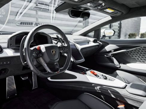 Used 2026 Lamborghini Revuelto AWD/4WD image 2