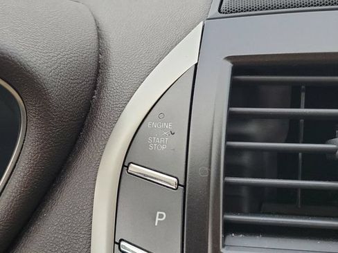 Used 2019 Lincoln MKC Premiere FWD image 18