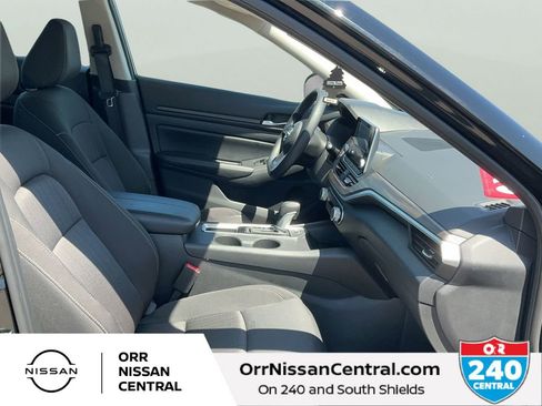Used 2025 Nissan Altima 2.5 SV FWD image 11