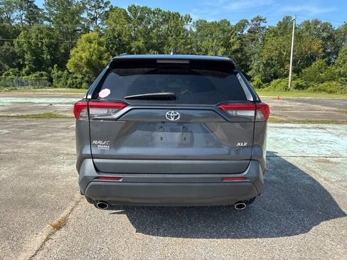 Used 2024 Toyota RAV4 XLE w/ Convenience Package FWD image 4