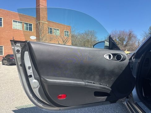 Used 2004 Nissan 350Z Enthusiast w/ Cargo Convenience Pkg image 11