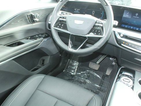 Used 2024 Cadillac Lyriq Luxury w/ LPO, Floor Liner Package image 14