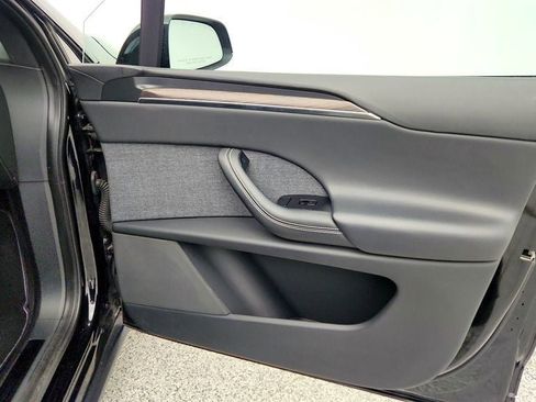 Used 2022 Tesla Model X image 29