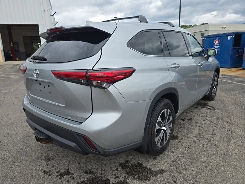 Used 2021 Toyota Highlander XLE AWD/4WD image 12