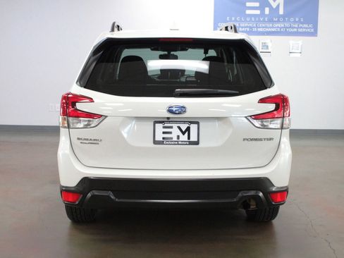 Used 2023 Subaru Forester Premium image 7
