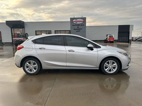 Used 2018 Chevrolet Cruze LT w/ Convenience Package image 1