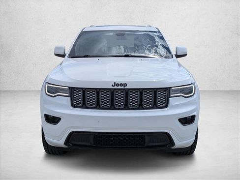 Used 2022 Jeep Grand Cherokee Laredo X AWD/4WD image 2