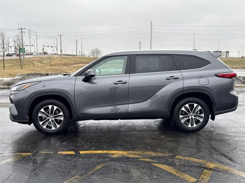 Used 2023 Toyota Highlander XLE image 8