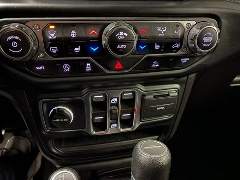 Used 2023 Jeep Gladiator Sport image 17