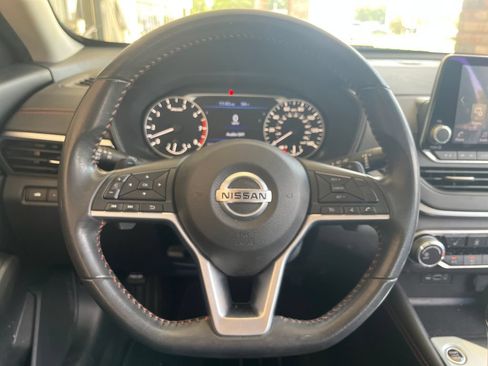 Used 2022 Nissan Altima 2.5 SR w/ Midnight Edition Package FWD image 17