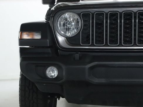 Used 2025 Jeep Wrangler Unlimited Sport AWD/4WD image 7