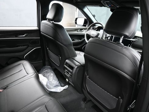 New 2026 Jeep Grand Cherokee Limited w/ Limited Altitude Package RWD image 37