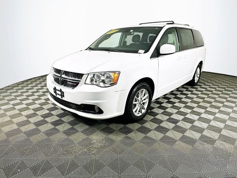 Certified 2019 Dodge Grand Caravan SXT image 5