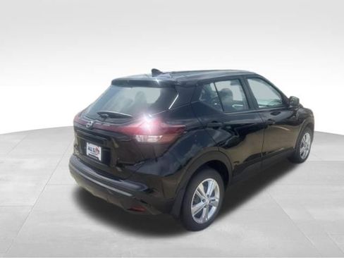 New 2025 Nissan Kicks Play S image 9