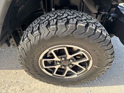 Used 2025 Jeep Wrangler Unlimited Rubicon image 27