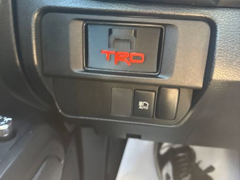 Used 2018 Toyota Tacoma SR RWD image 21