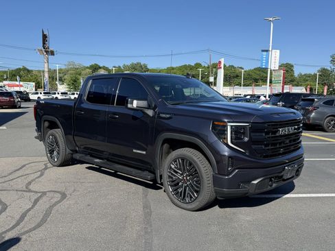 Used 2022 GMC Sierra 1500 Elevation w/ Elevation Premium Package AWD/4WD image 17