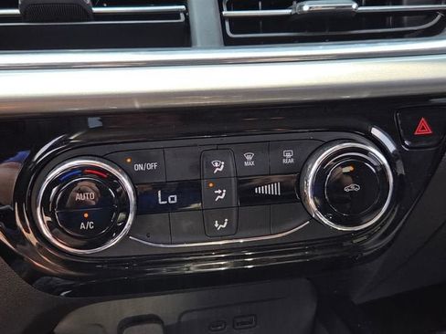 Used 2024 Chevrolet Trax LT FWD image 20