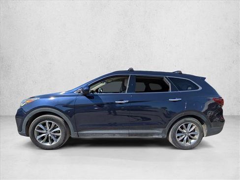 Used 2017 Hyundai Santa Fe SE image 2