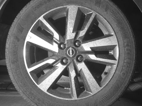 Used 2025 Nissan Versa SV image 15