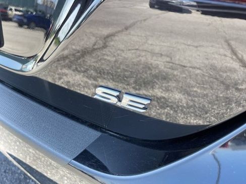 Used 2020 Toyota Camry SE FWD image 19