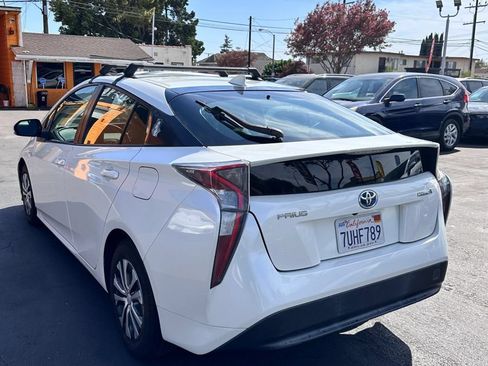 Used 2016 Toyota Prius Two FWD image 3