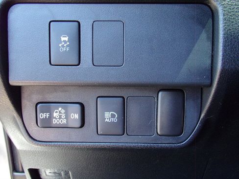 Used 2021 Toyota Tacoma SR5 AWD/4WD image 45