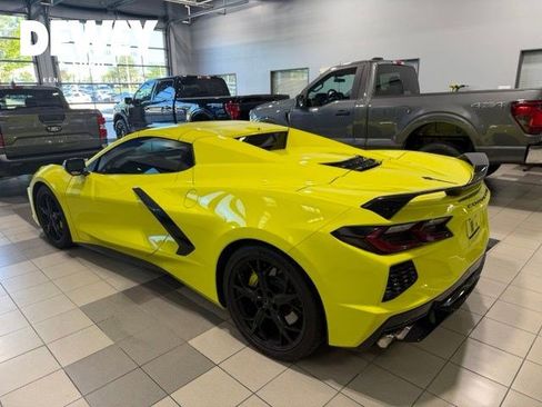 Used 2022 Chevrolet Corvette Stingray Premium Conv w/ Z51 Performance Package RWD image 7