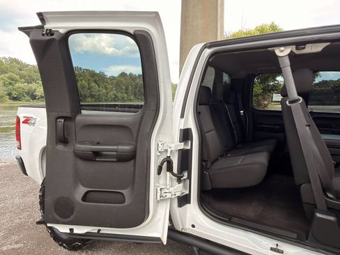 Used 2011 GMC Sierra 1500 SLE w/ Power Tech Package AWD/4WD image 15