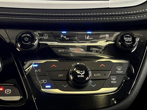 New 2026 Chrysler Pacifica Select image 22