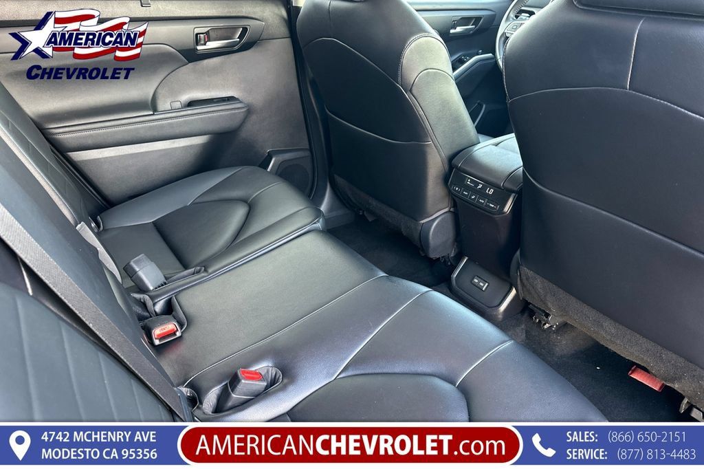 Used 2023 Toyota Highlander XLE AWD/4WD image 21