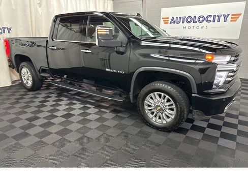 Used 2023 Chevrolet Silverado 2500 High Country w/ Z71 Off-Road Package image 2