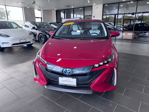 Used 2017 Toyota Prius Prime Premium image 8
