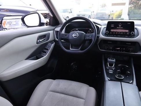 Used 2025 Nissan Rogue SV AWD/4WD image 24