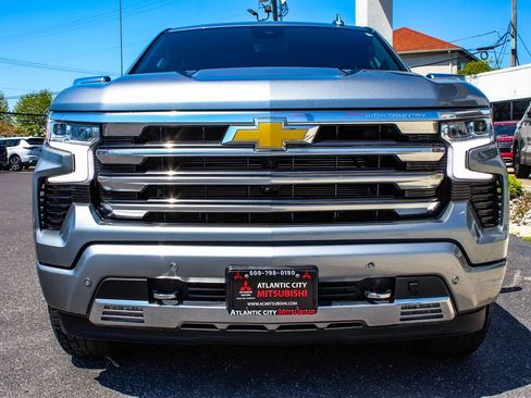 Used 2024 Chevrolet Silverado 1500 High Country w/ Technology Package AWD/4WD image 2
