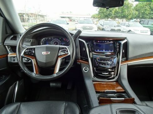 Used 2017 Cadillac Escalade Premium Luxury image 23
