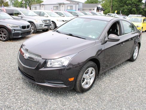 Used 2014 Chevrolet Cruze LT FWD image 2